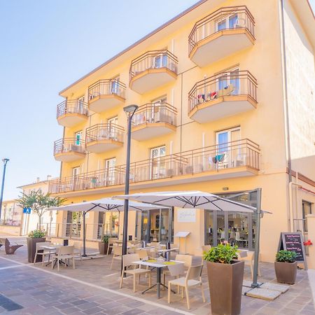 Hotel La Bussola Finale Ligure Exterior photo
