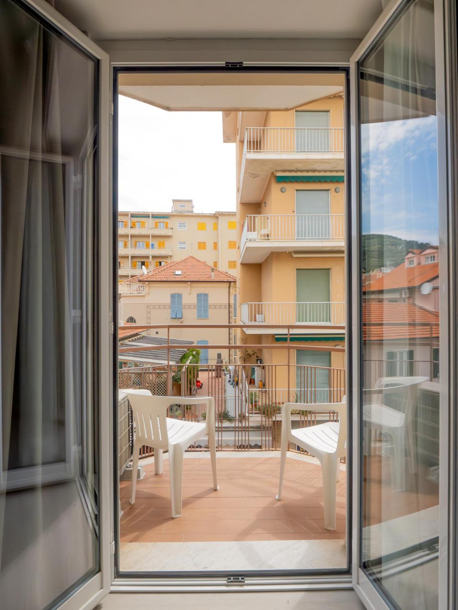 Hotel La Bussola Finale Ligure Exterior photo
