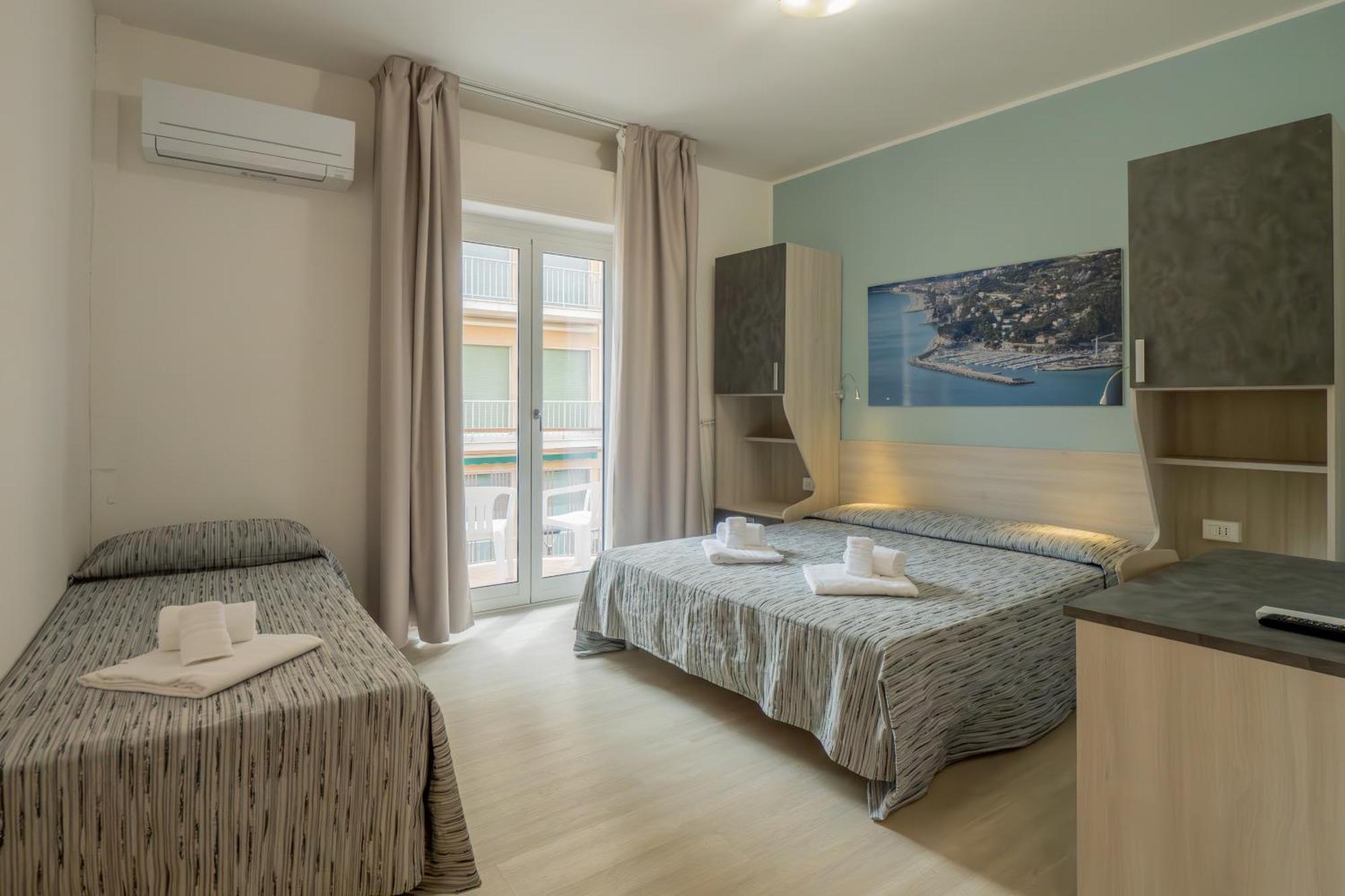 Hotel La Bussola Finale Ligure Exterior photo